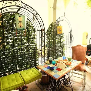  Appartement Hand Decorated House With Court